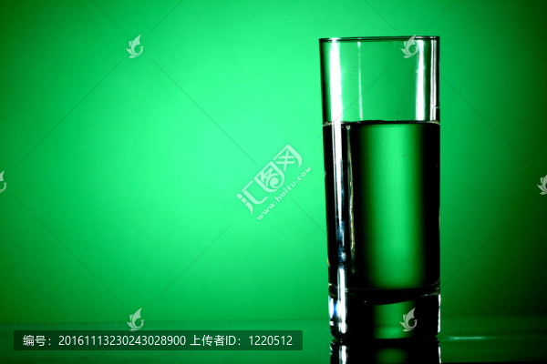 水綠色