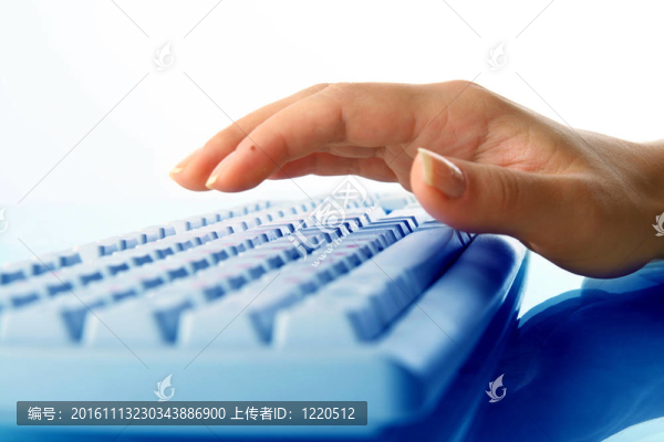女孩打字