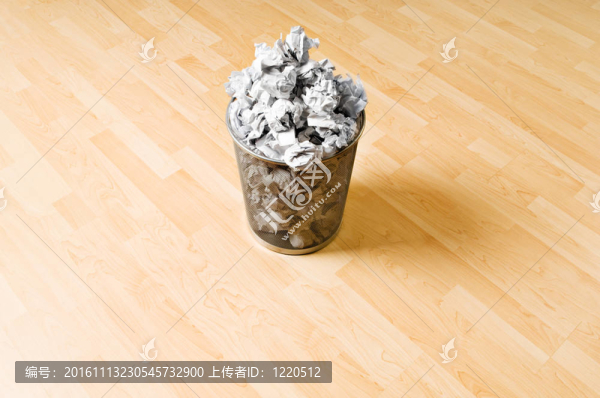 白色垃圾紙垃圾桶