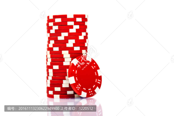 白色背景撲克籌碼堆疊