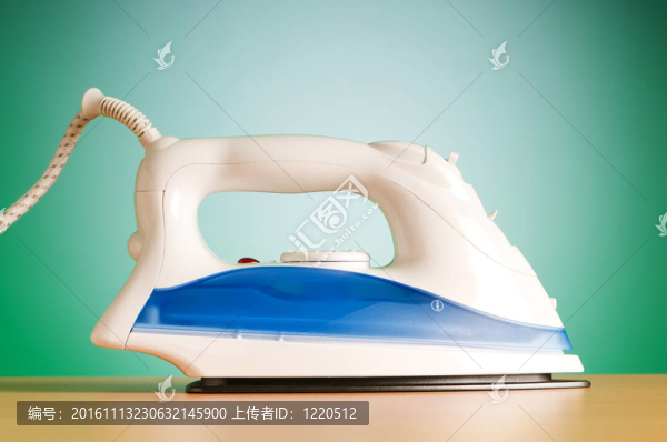 現(xiàn)代電熨斗對彩色背景
