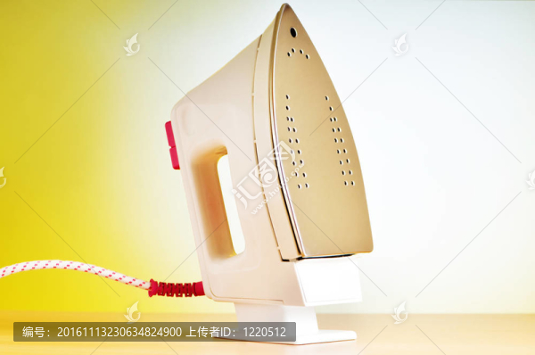 現(xiàn)代電熨斗對(duì)彩色背景