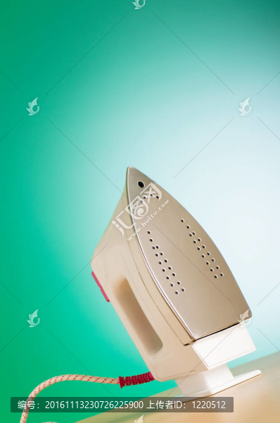 現(xiàn)代電熨斗對(duì)彩色背景