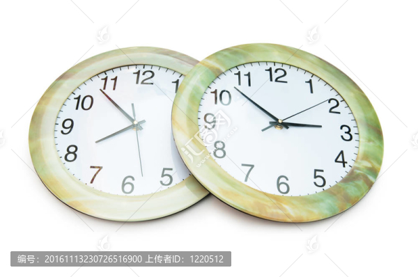 白色背景上的圓形時鐘