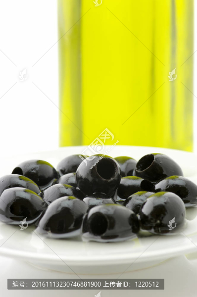 黑橄欖和橄欖油