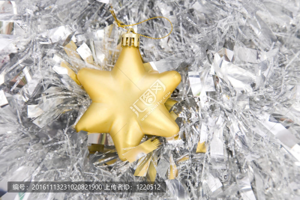 金色的星星；圣誕裝飾的銀金屬絲