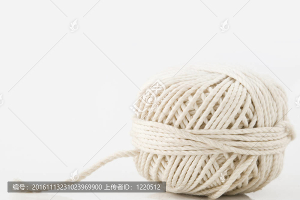 用白色的球