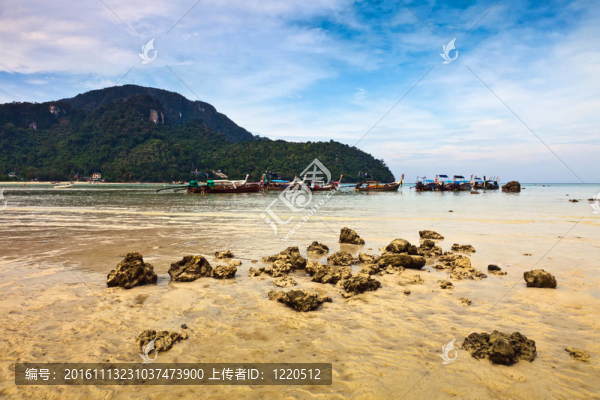 在披披島Longboats；泰國(guó)
