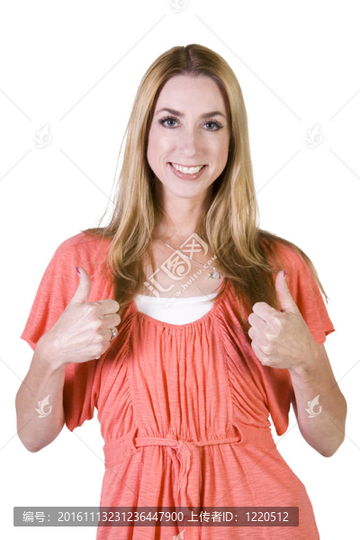 美麗的女孩給豎起大拇指