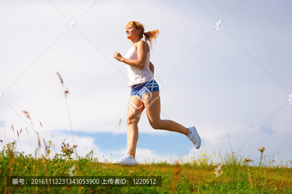 跑步的女孩