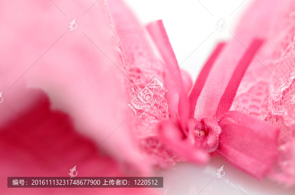 粉紅色的內(nèi)衣