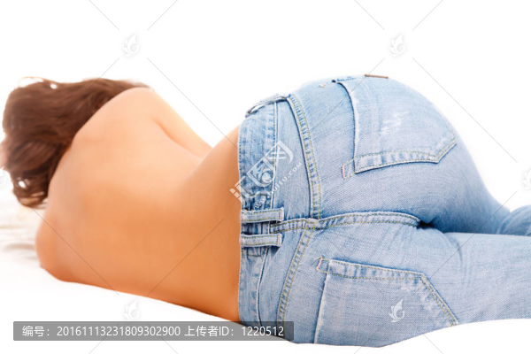 穿藍(lán)色牛仔褲的女孩