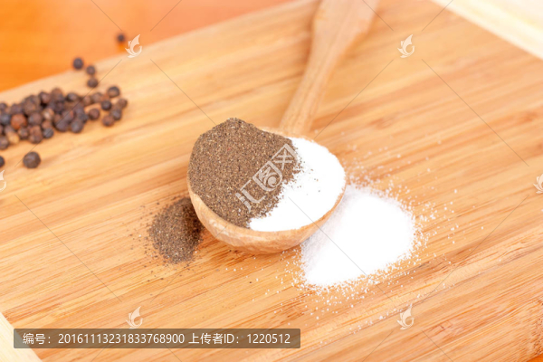 鹽和胡椒粉