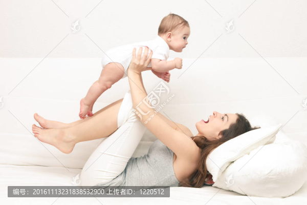 母親與嬰兒-匯圖網(wǎng) www.fosd68.com 母親與嬰兒