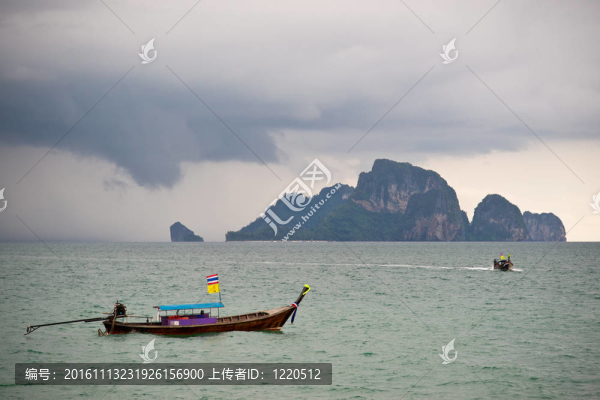在暴風(fēng)雨