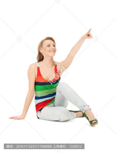 十幾歲的女孩指著她的手指