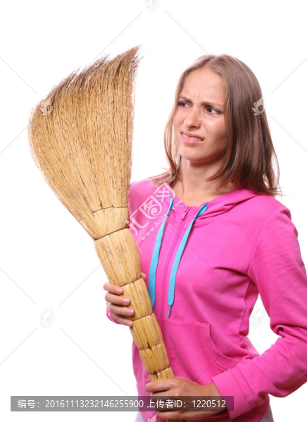 女人用掃帚