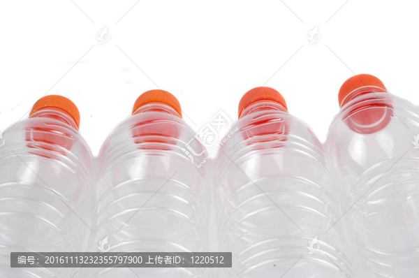 四個(gè)封閉的塑料瓶
