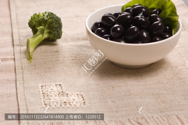 橄欖和西蘭花-匯圖網(wǎng) www.fosd68.com 橄欖和西蘭花