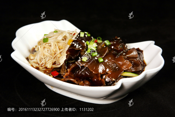 撈拌木耳金針菇