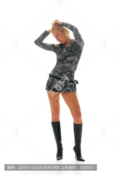 金發(fā)女孩冒充