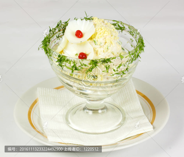 新鮮春雞蛋沙拉配蔬菜