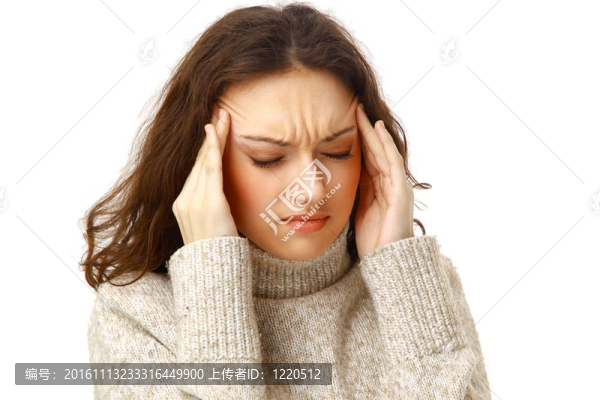 年輕女子抱著頭在痛苦的白色背景