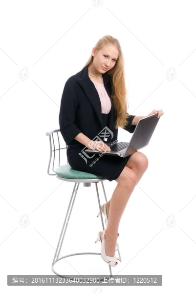 年輕漂亮的女人