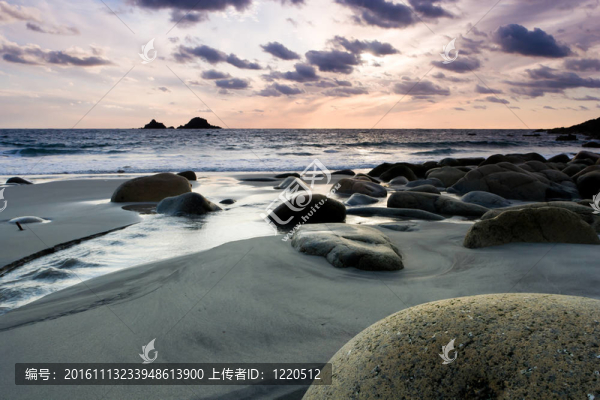 充滿活力的海灘日落