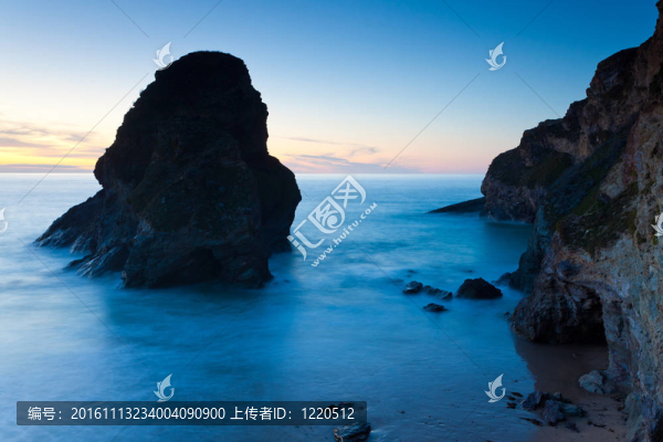 在北康沃爾海岸whipsiderry日落。英國康沃爾郡英格蘭