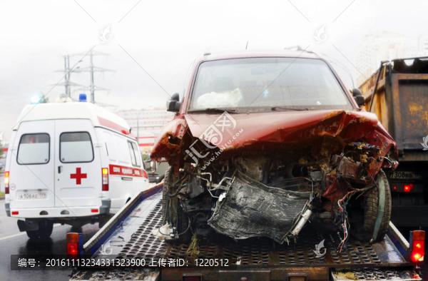 破碎的汽車
