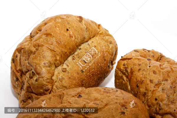 一塊面包和白色的面包卷