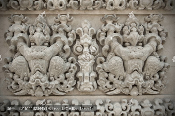 泰國(guó)風(fēng)格的手工雕刻在寺廟墻上