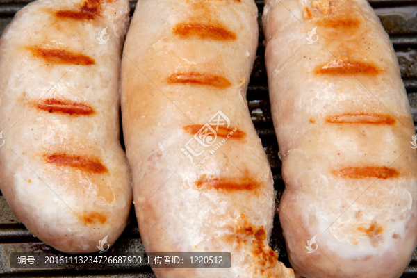 烤香腸配脆條