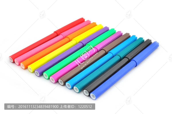 五彩的鋼筆在白色的背景