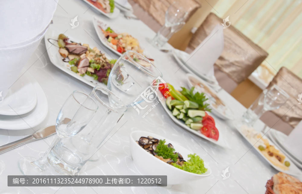 節(jié)日的餐桌