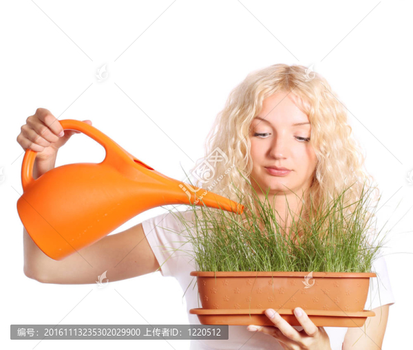 照顧草的女人
