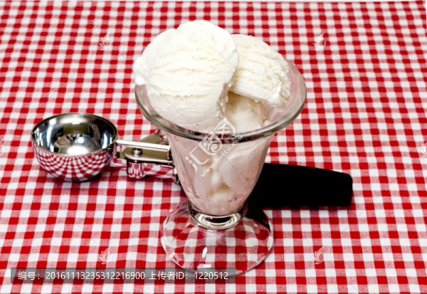 香草冰淇淋和獨家新聞