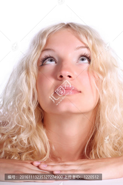 年輕的金發(fā)女人