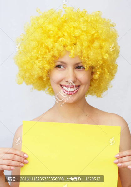 金發(fā)女人的紙