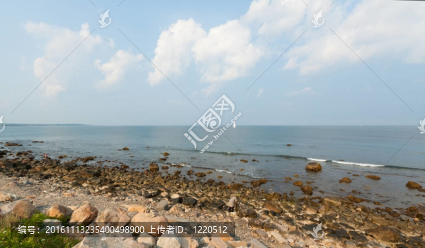 美麗的Atlantic東部海岸的海景和多巖石的海岸。