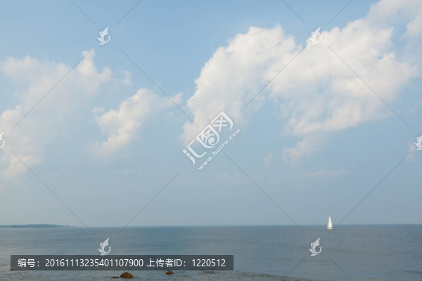美麗的Atlantic東部海岸的海景和多巖石的海岸。