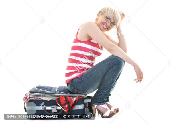 帶旅行袋的女人