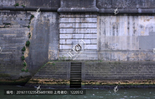 河墻