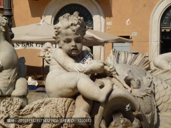 男孩的雕像-匯圖網(wǎng) www.fosd68.com 男孩的雕像