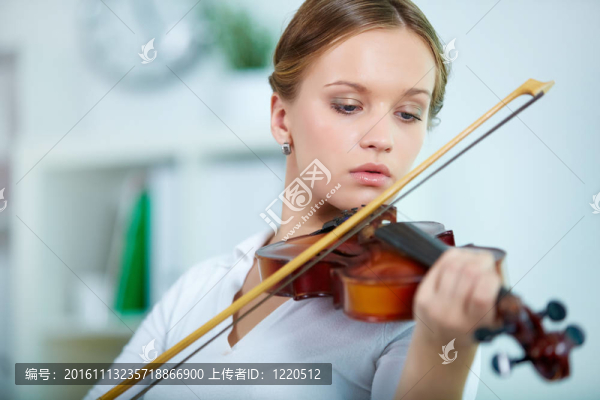 姚玨