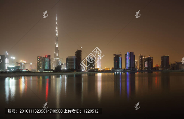 迪拜天際線的夜晚；阿拉伯聯(lián)合酋長國