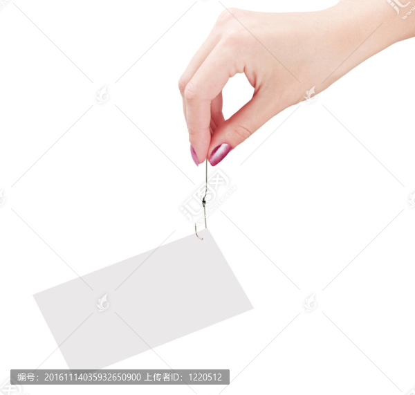 手拿著一張名片