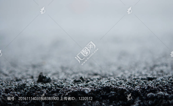 鮮瀝青質(zhì)地