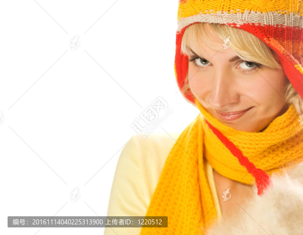 美麗的女孩在冬季服裝孤立的白色背景